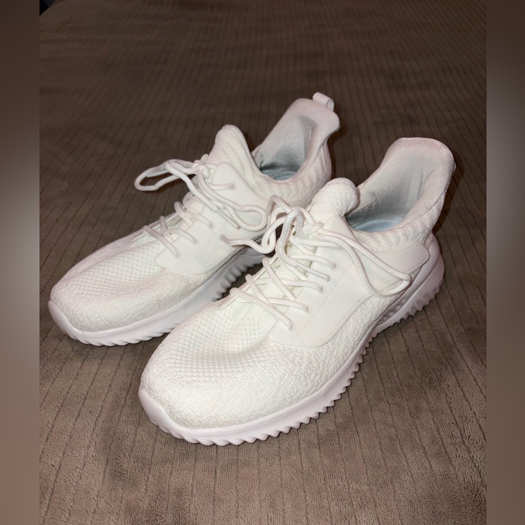 Nwot Lightweight No Brand All White 39 Shoe